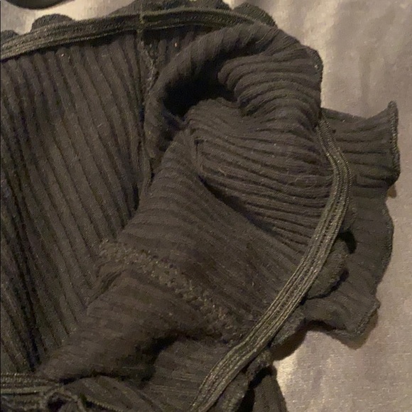 🍒SOLD🍒 Black Off the Shoulder Top!✨ - Picture 7 of 7